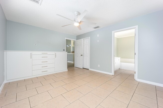 Building Photo - 2544 SW Deckard St