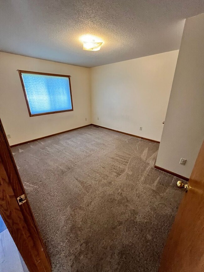 Building Photo - 711 29th Ave NE