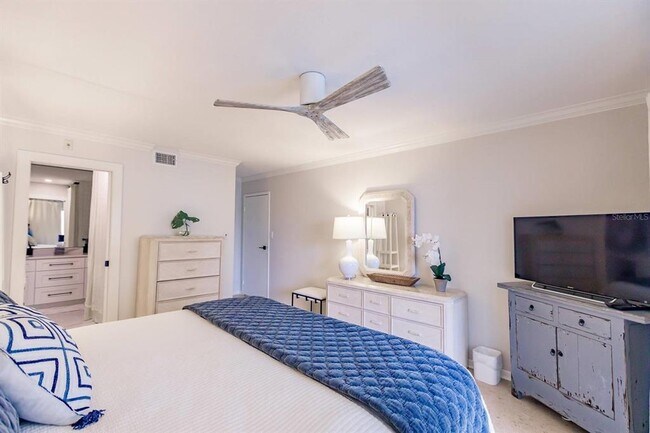 Building Photo - 1055 W Peppertree Dr