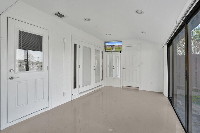 Building Photo - 630 Sea Pine Way