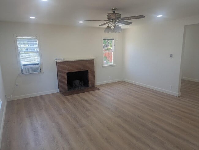 Building Photo - 485 S Fair Oaks Ave