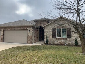 Building Photo - Beautiful Open Layout 3 Bedroom 2 Bath 3 Car Garage NIXA