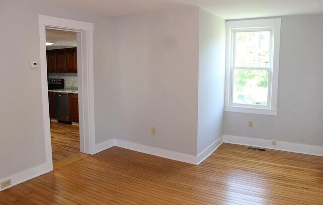 Building Photo - 35 Canaan St