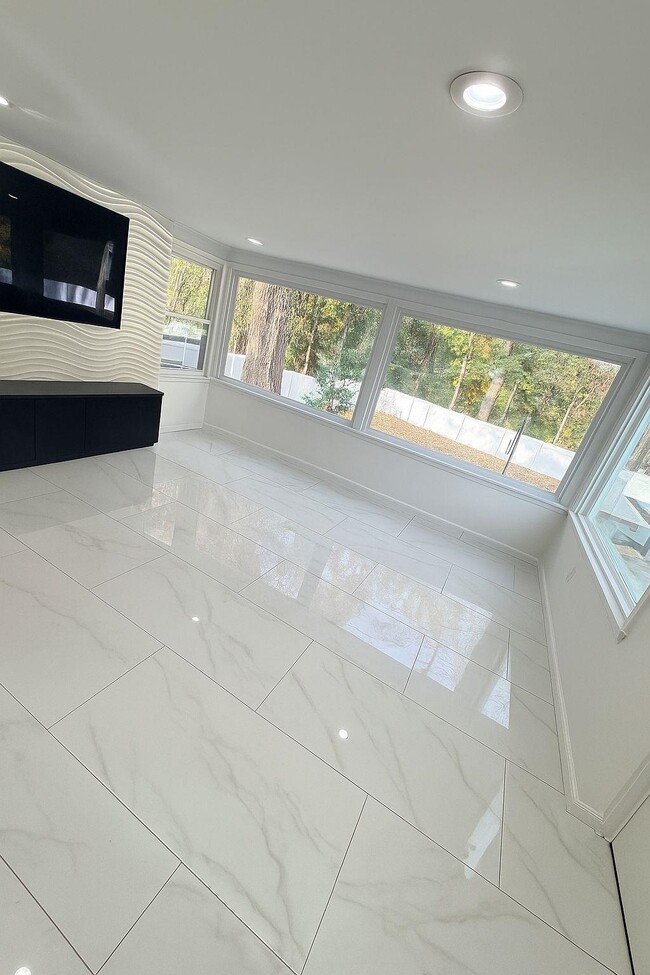 Building Photo - 996 Palisade Ave