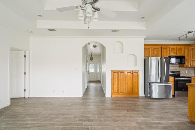 Building Photo - 104 Painted Rock