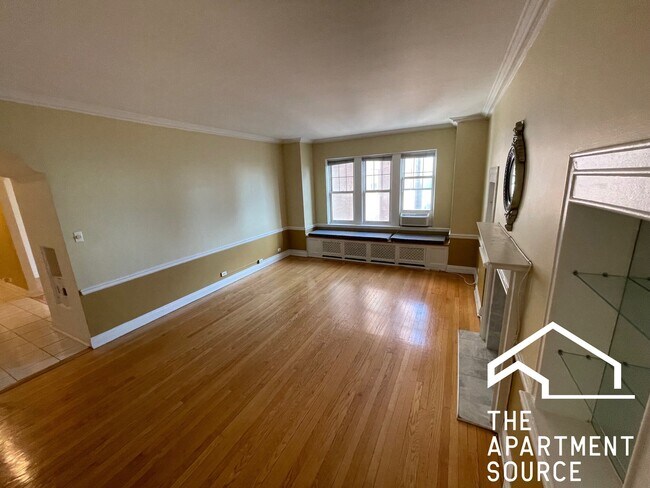 Building Photo - 5000 S Cornell Ave