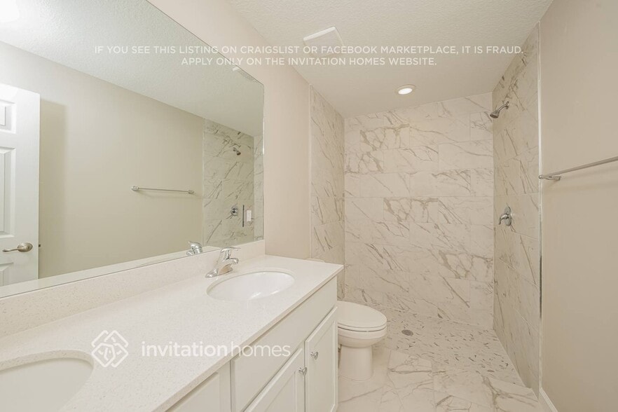 Building Photo - 807 SW California Blvd