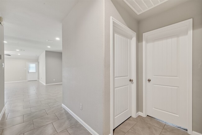 Building Photo - 3015 Lightles Manor Ct