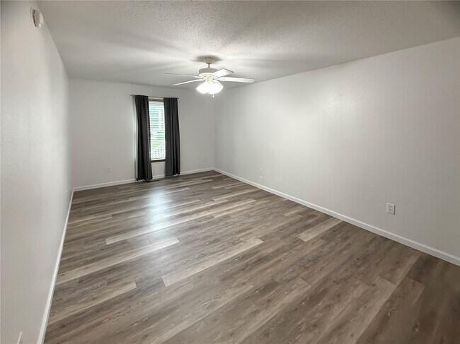 Building Photo - 102 N Ferkel St