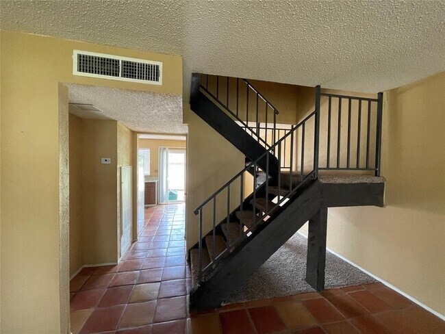 Building Photo - 9611 Blue Creek Ln