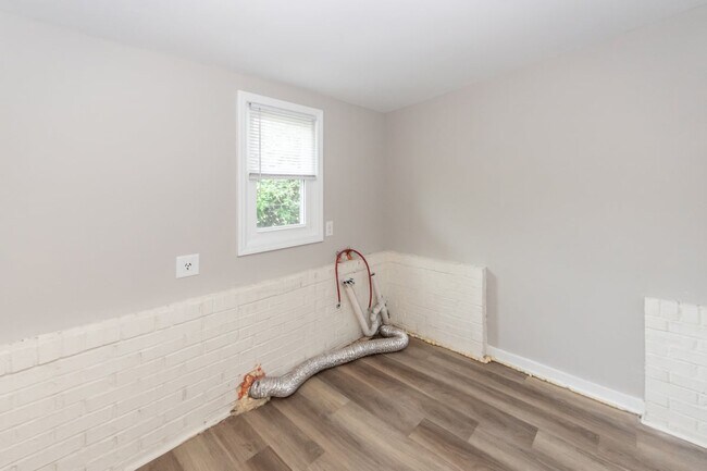 Building Photo - 3860 Chestnut St