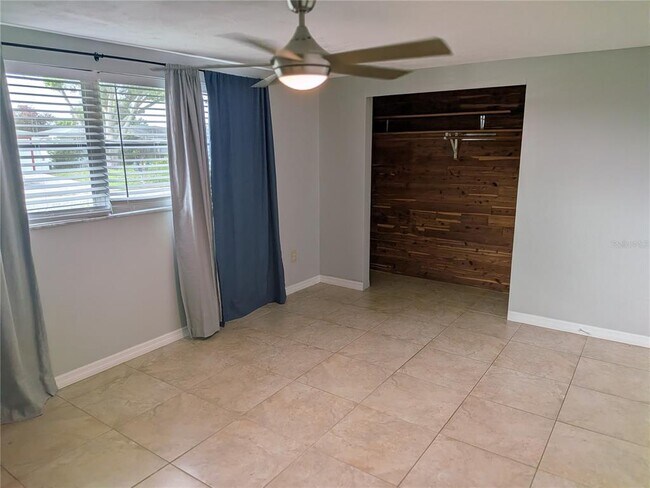 Building Photo - 5637 Chipper Dr