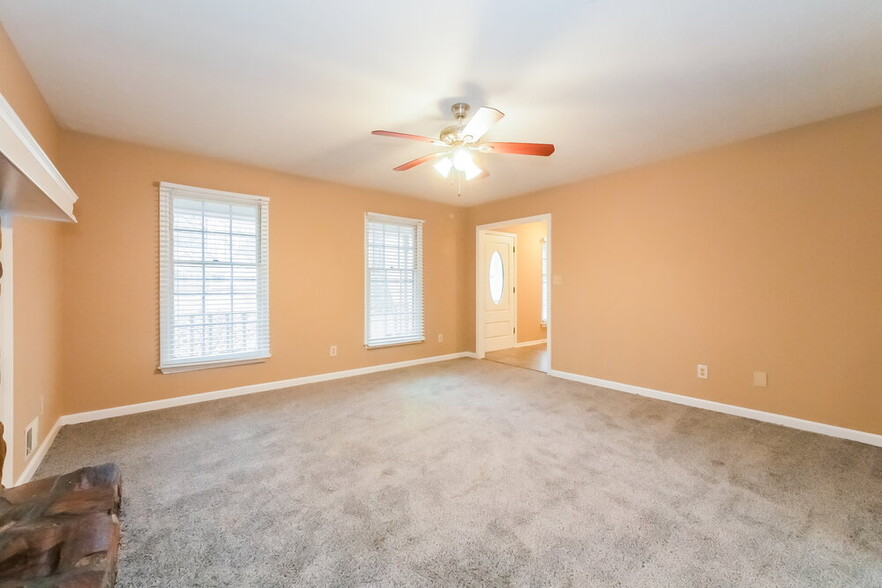 Building Photo - 240 Brookclear Ln