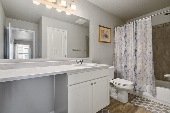 Building Photo - Modern 3-Bedroom Home for Rent in Chapel H...