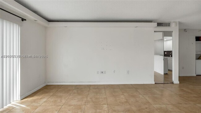 Building Photo - 7200 Fairway Dr