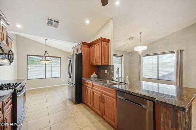 Building Photo - 11144 E Laurel Ln