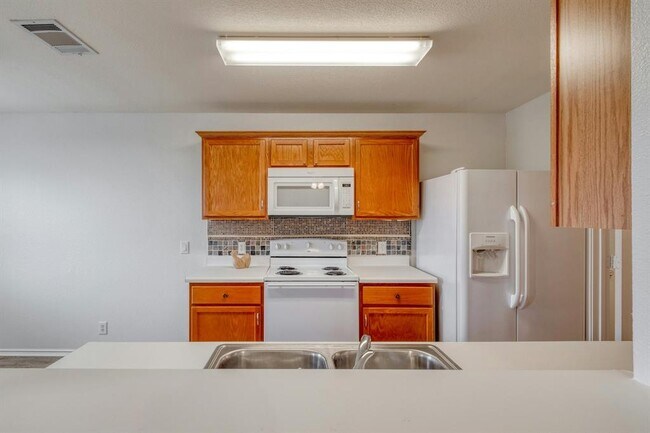 Building Photo - 104 Pinnacle Dr