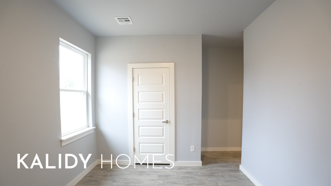 Building Photo - 307 Kirks Holw