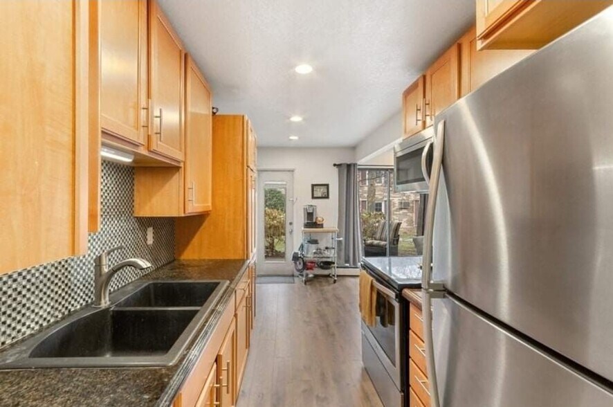 Building Photo - 4624 Cedar Lake Road S #2