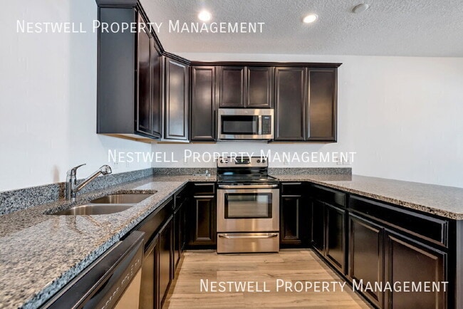 Building Photo - 637 E 380 N