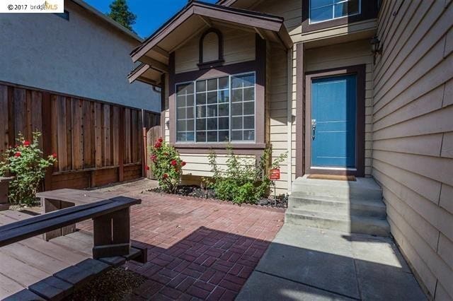 Building Photo - There Is No Place Like Home Like a Big Home