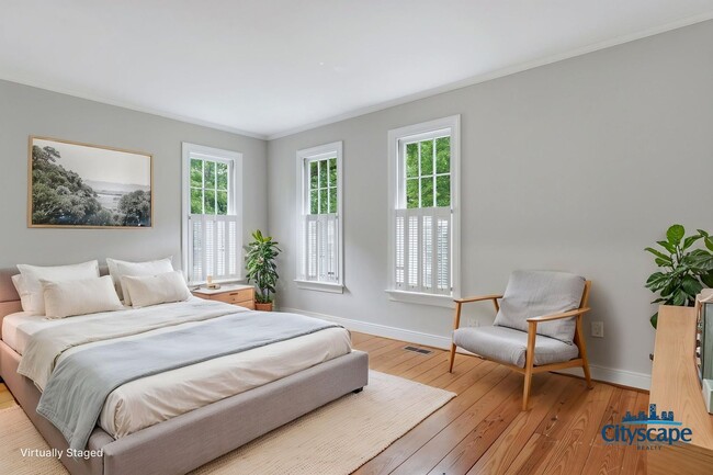 Building Photo - Charming Farmhouse-style Home Adjacent to Huguenot Park!