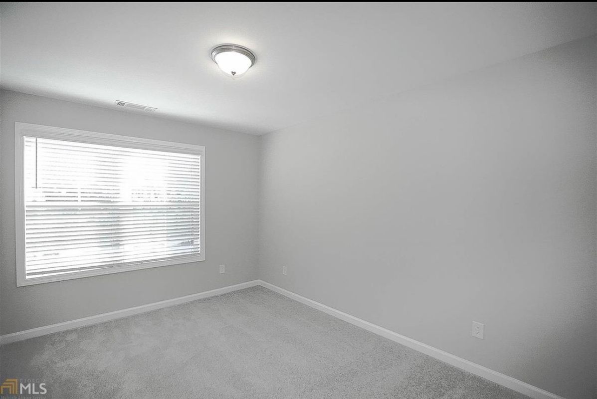 Building Photo - 679 Lansing Grove Way