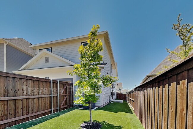 Building Photo - 2013 Tolleson Dr