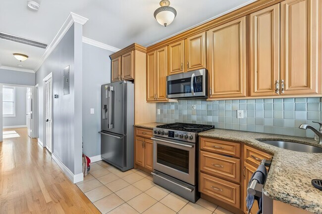 Building Photo - 437 2nd St