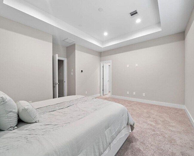 Building Photo - New Construction Luxury Home 14 Minutes from Downtown!