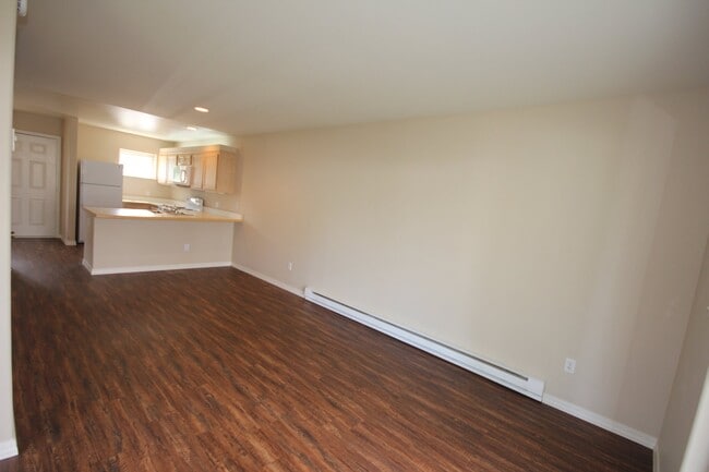 Building Photo - 144 3rd St W