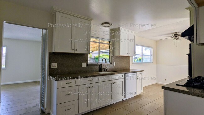 Building Photo - 13392 Dawn Ave
