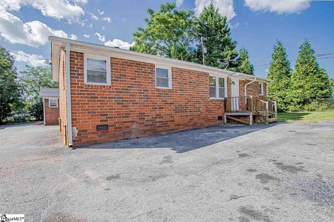 Primary Photo - 105 Foster Cir