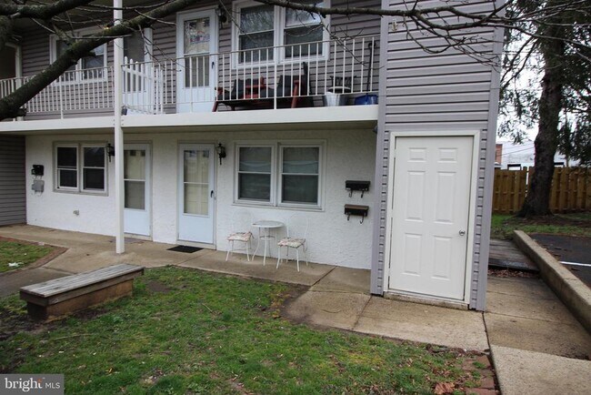 Building Photo - 1114 Easton Rd