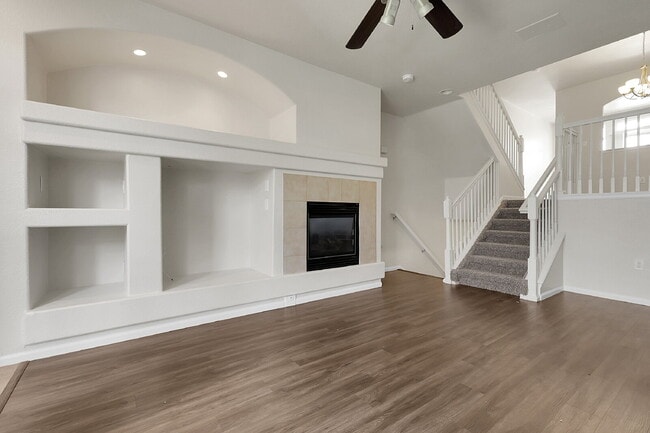 Building Photo - $2,695- 3 Bed, 3 Bath Updated Townhouse wi...