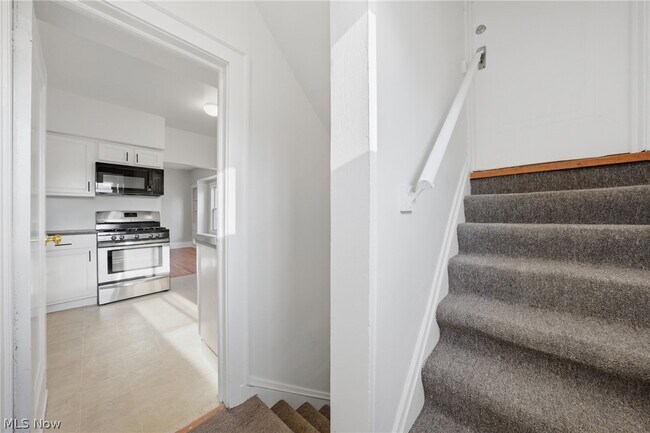 Building Photo - 2058 Wascana Ave