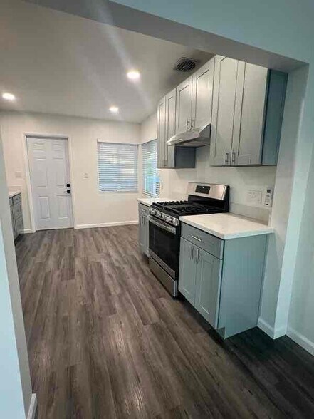 Building Photo - 7097 Central Ave