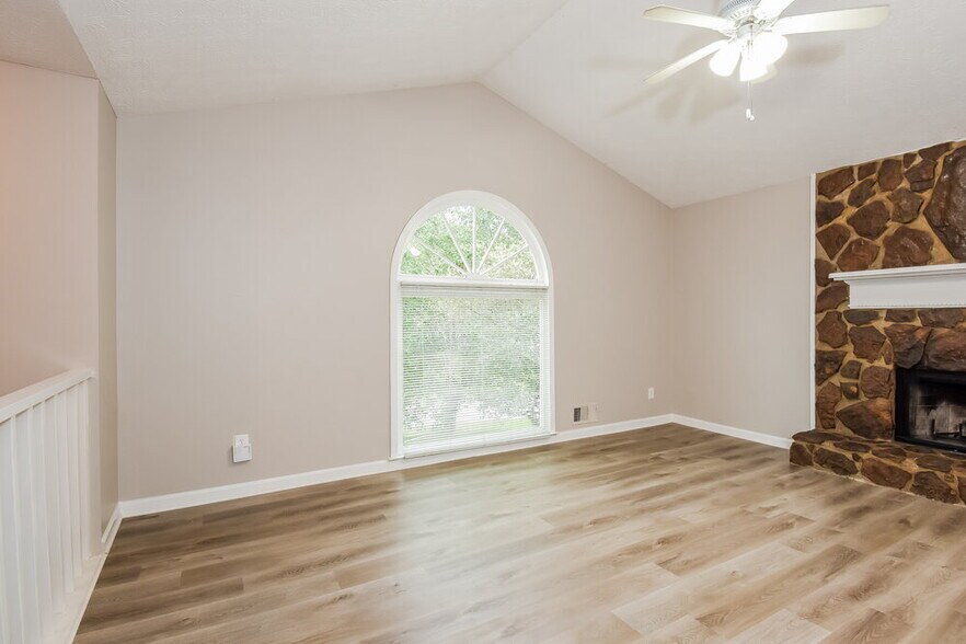 Building Photo - 28 Sweetwater Dr