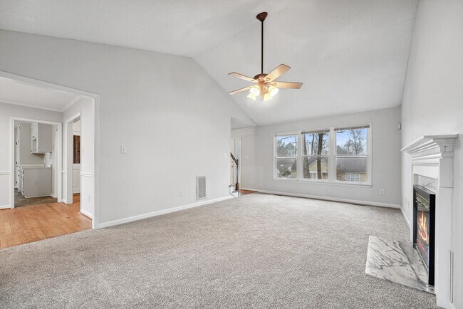 Building Photo - 131 Autumn Ridge Dr