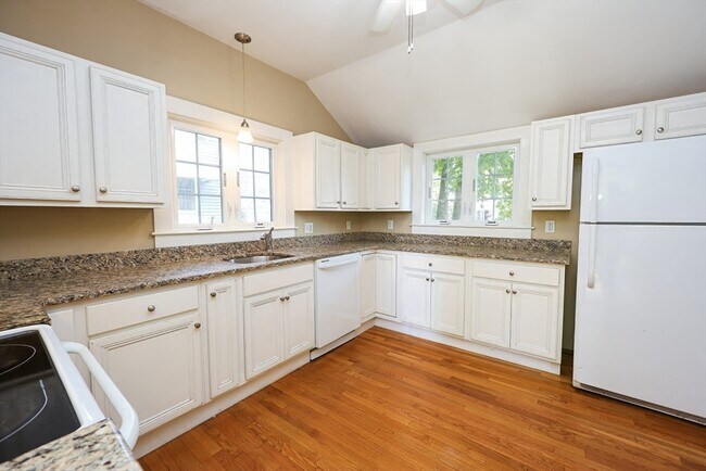 Building Photo - 50 Front St