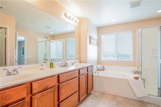 Building Photo - 4 bed 2.5 bath Beautiful Sycamore Creek house in Corona for lease