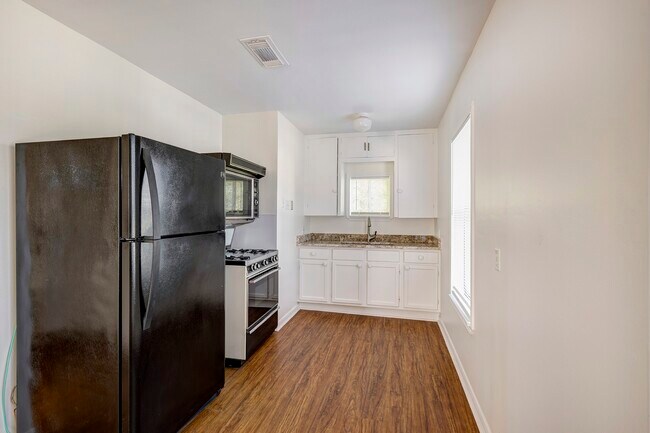 Building Photo - 309 Second St