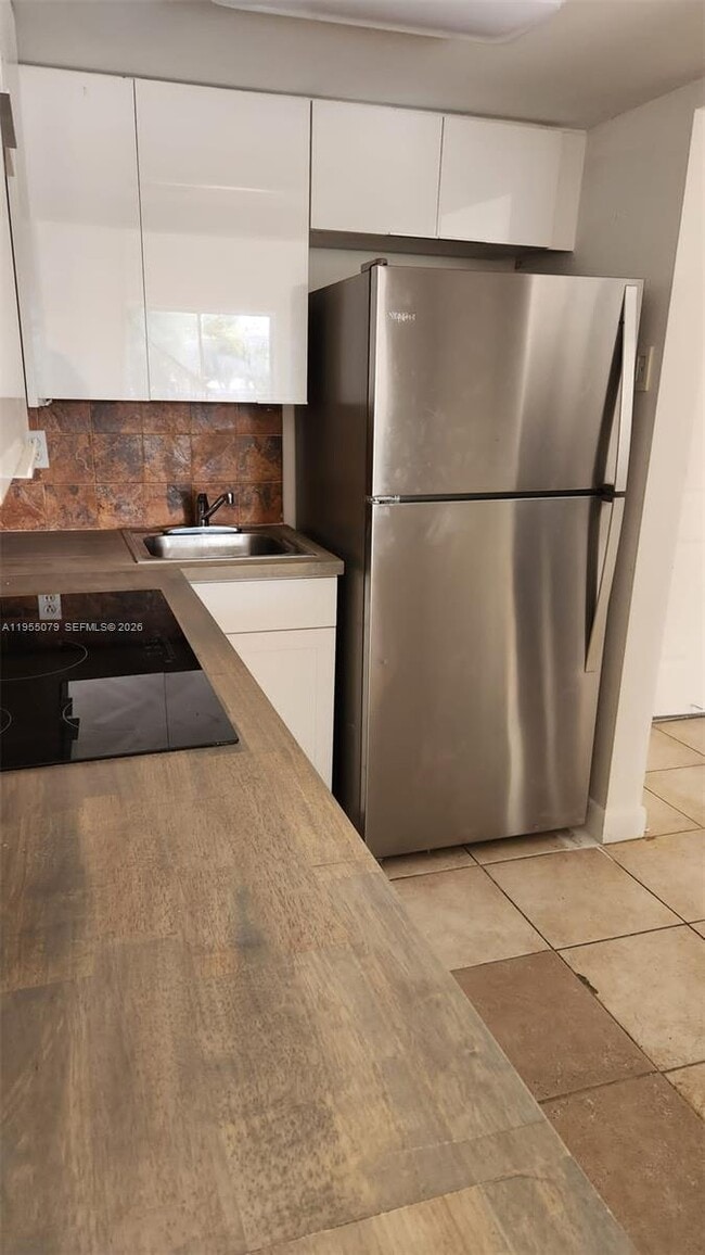 Building Photo - 8600 SW 109th Ave