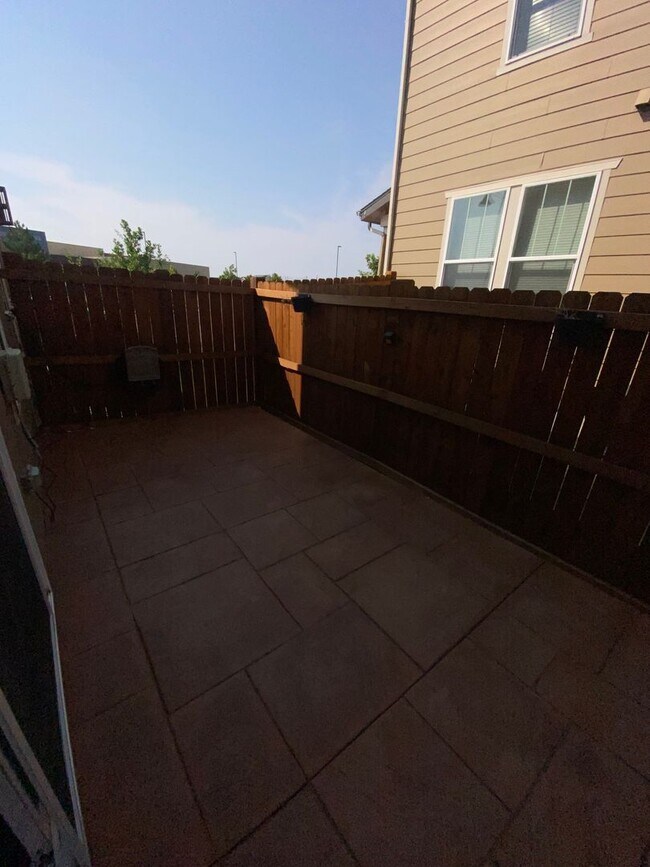 Building Photo - Special Offer: 2 Weeks Free Rent if rented...