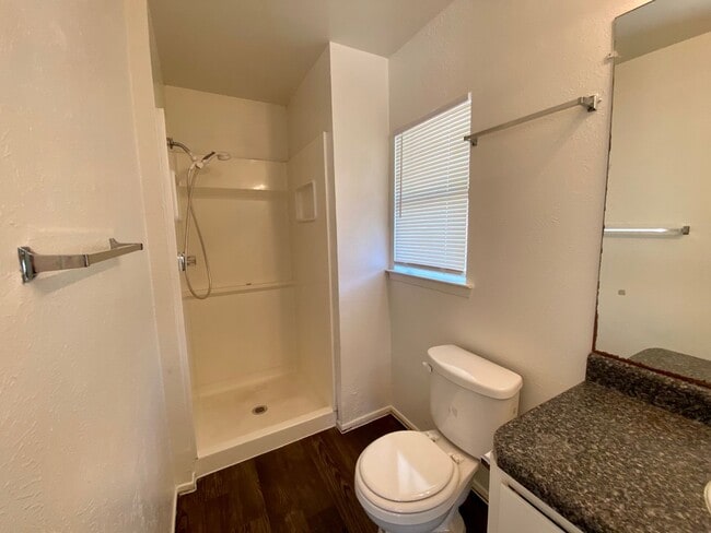 Building Photo - 30th-407 E