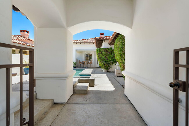 Building Photo - 79695 Mandarina