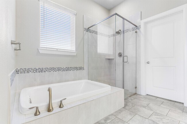 Building Photo - 2802 Northwood Pines Ln