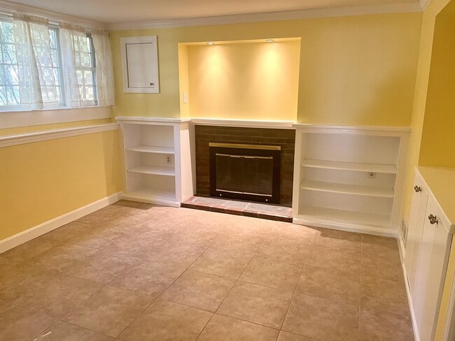 Building Photo - 385 Hartford Ave