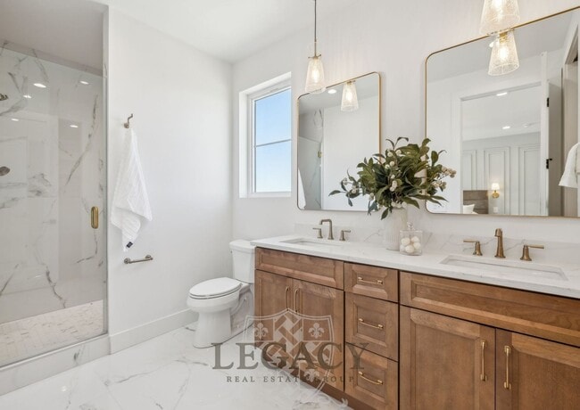 Building Photo - 1019 12th Ave N