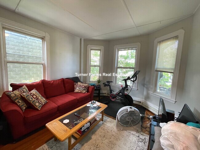 Building Photo - 220 Prospect St